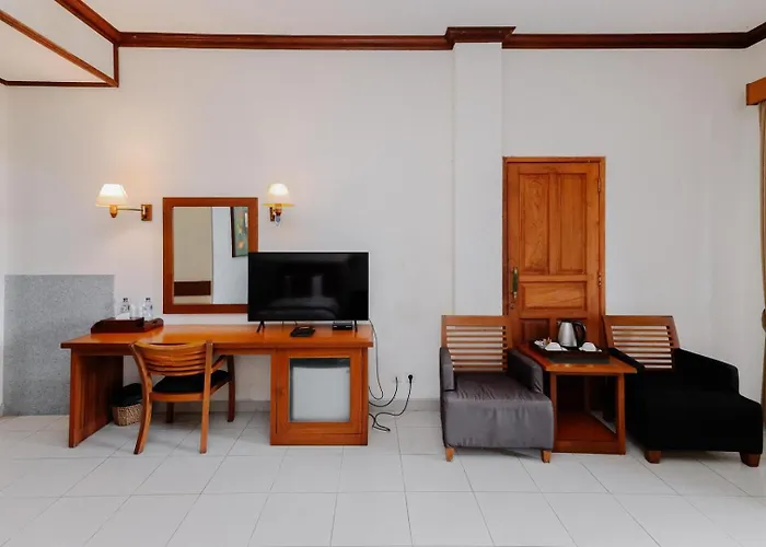 ホテル Langon Bali By The Lavana 4*